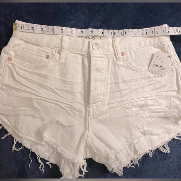 NWT Free People Looking Good Vibrations White Shorts Size 27 butterfly - Picture 10 of 11